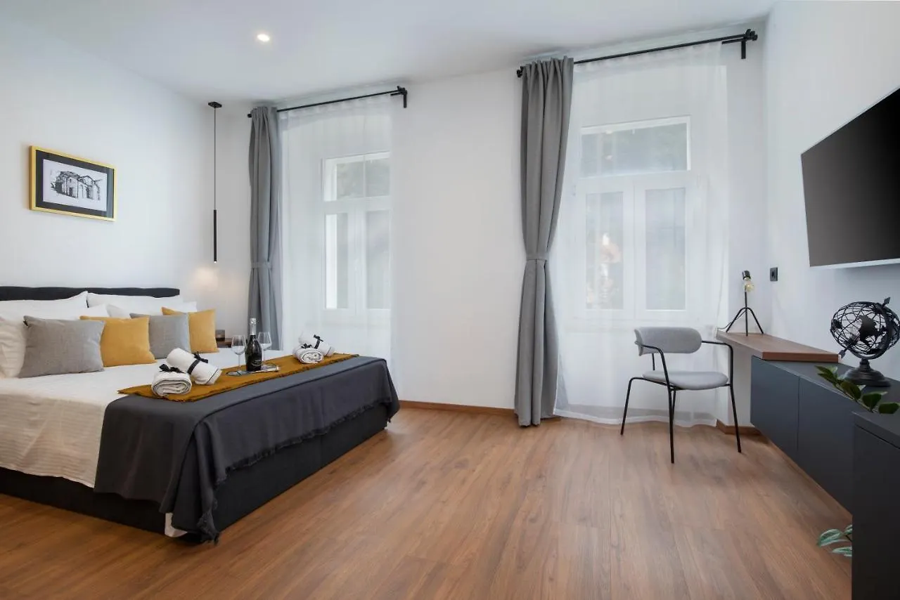 Deluxe Rooms And Apartments Korzo Pola