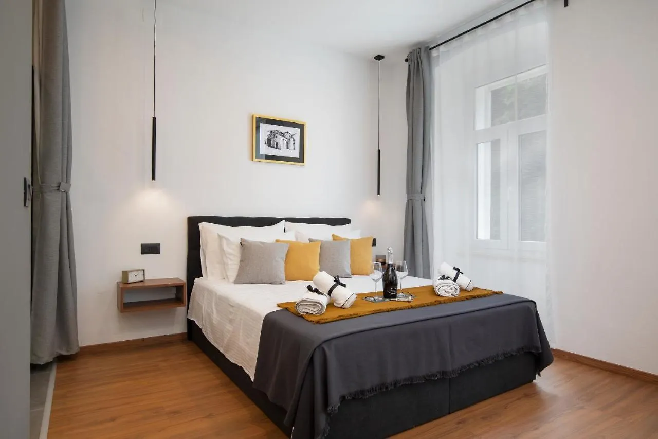 Deluxe Rooms And Apartments Korzo Pola